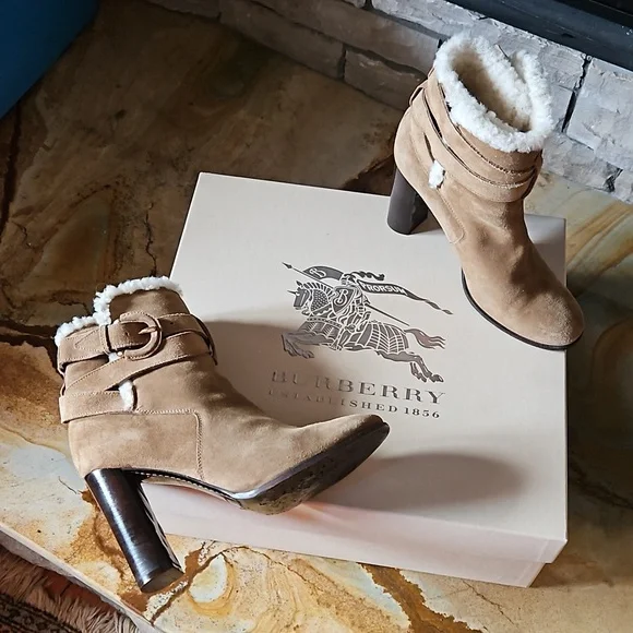 Authentic Burberry booties - Picture 9 of 11